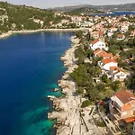 With Heated Swimming Pool 70 Meters From The Beach-bobanac