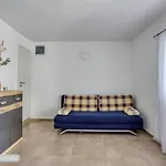 펜션 With Heated Swimming Pool 70 Meters From The Beach-bobanac