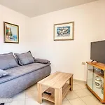 펜션 With Heated Swimming Pool 70 Meters From The Beach-bobanac