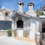 펜션 With Heated Swimming Pool 70 Meters From The Beach-bobanac *