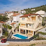 Holiday home With Heated Swimming Pool 70 Meters From The Beach-bobanac