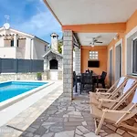 펜션 With Heated Swimming Pool 70 Meters From The Beach-bobanac Ražanj