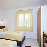 With Heated Swimming Pool 70 Meters From The Beach-bobanac Holiday home