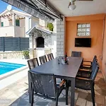 With Heated Swimming Pool 70 Meters From The Beach-bobanac