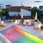 With Heated Swimming Pool 70 Meters From The Beach-bobanac *