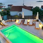 With Heated Swimming Pool 70 Meters From The Beach-bobanac Holiday home *