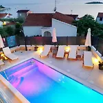 With Heated Swimming Pool 70 Meters From The Beach-bobanac Casa vacanze Ražanj