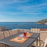 With Heated Swimming Pool 70 Meters From The Beach-bobanac *