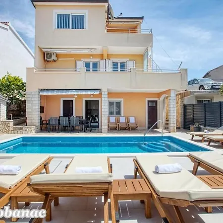 With Heated Swimming Pool 70 Meters From The Beach-bobanac