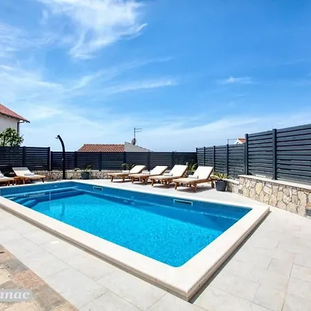 With Heated Swimming Pool 70 Meters From The Beach-bobanac *