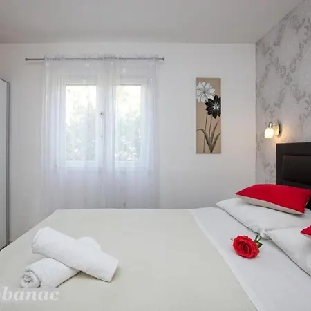 With Heated Swimming Pool 70 Meters From The Beach-bobanac 度假居 Ražanj