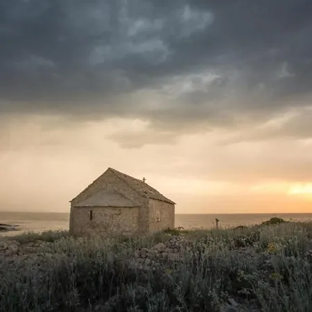 With Heated Swimming Pool 70 Meters From The Beach-bobanac 度假居 Ražanj