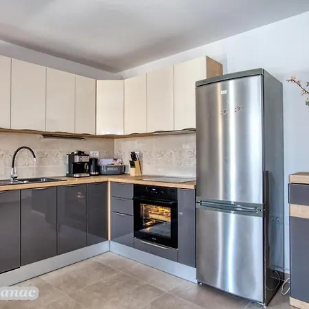 بيت للعطل With Heated Swimming Pool 70 Meters From The Beach-bobanac Ražanj