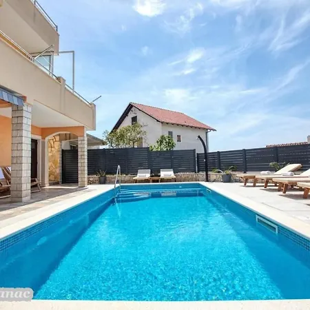 Feriehus With Heated Swimming Pool 70 Meters From The Beach-bobanac Ražanj