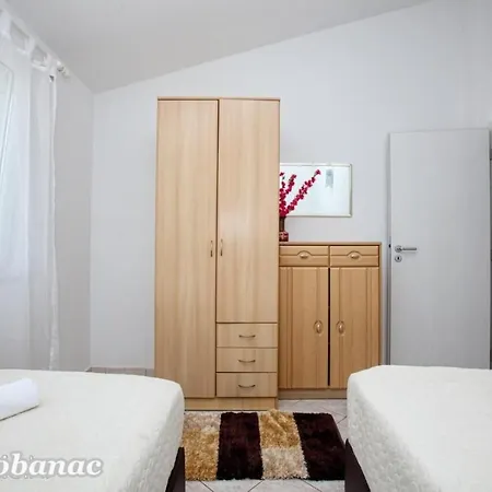 With Heated Swimming Pool 70 Meters From The Beach-bobanac Ražanj