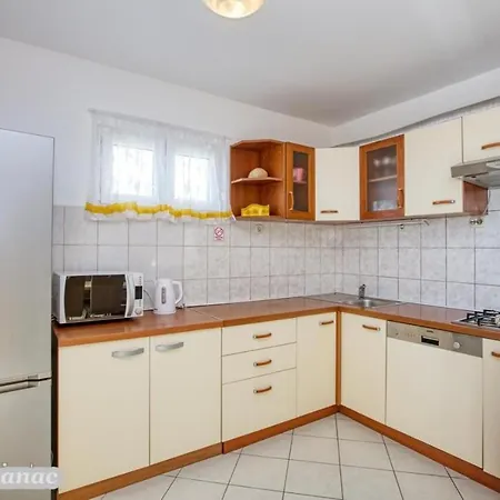 بيت للعطل With Heated Swimming Pool 70 Meters From The Beach-bobanac