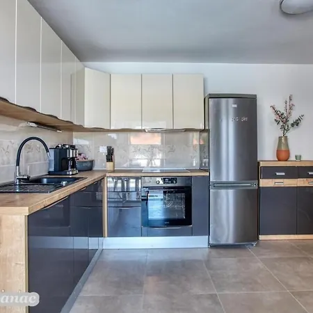 בית נופש With Heated Swimming Pool 70 Meters From The Beach-bobanac *