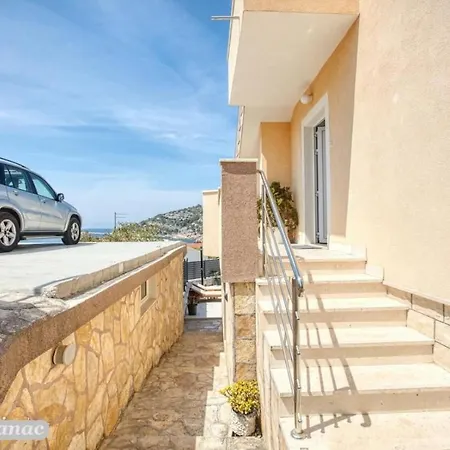 With Heated Swimming Pool 70 Meters From The Beach-bobanac *