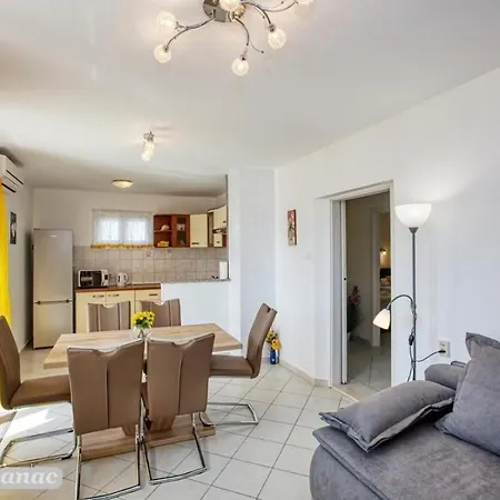 Holiday home With Heated Swimming Pool 70 Meters From The Beach-bobanac Razanj