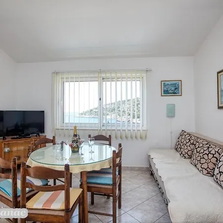 With Heated Swimming Pool 70 Meters From The Beach-bobanac בית נופש *