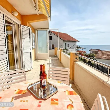With Heated Swimming Pool 70 Meters From The Beach-bobanac بيت للعطل *