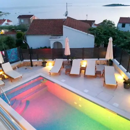 With Heated Swimming Pool 70 Meters From The Beach-bobanac *