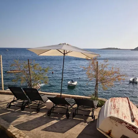 With Heated Swimming Pool 70 Meters From The Beach-bobanac בית נופש Ražanj