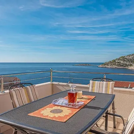 With Heated Swimming Pool 70 Meters From The Beach-bobanac *