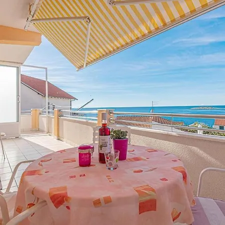 With Heated Swimming Pool 70 Meters From The Beach-bobanac Holiday home *