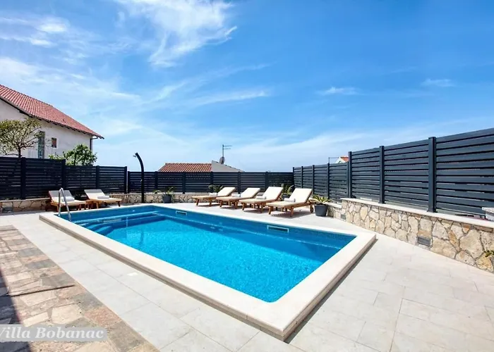 With Heated Swimming Pool 70 Meters From The Beach-bobanac *