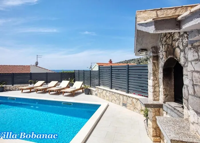 With Heated Swimming Pool 70 Meters From The Beach-bobanac *