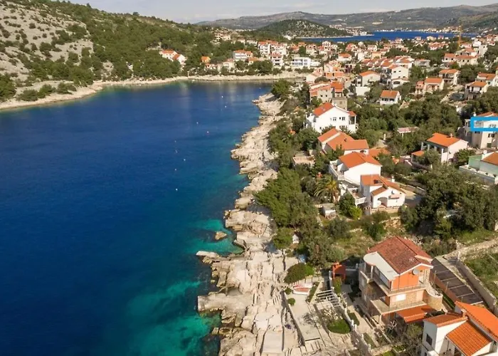 With Heated Swimming Pool 70 Meters From The Beach-bobanac