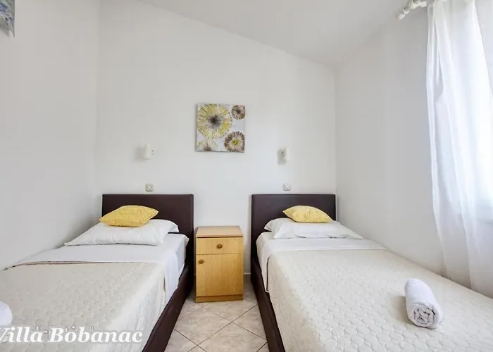 With Heated Swimming Pool 70 Meters From The Beach-bobanac *