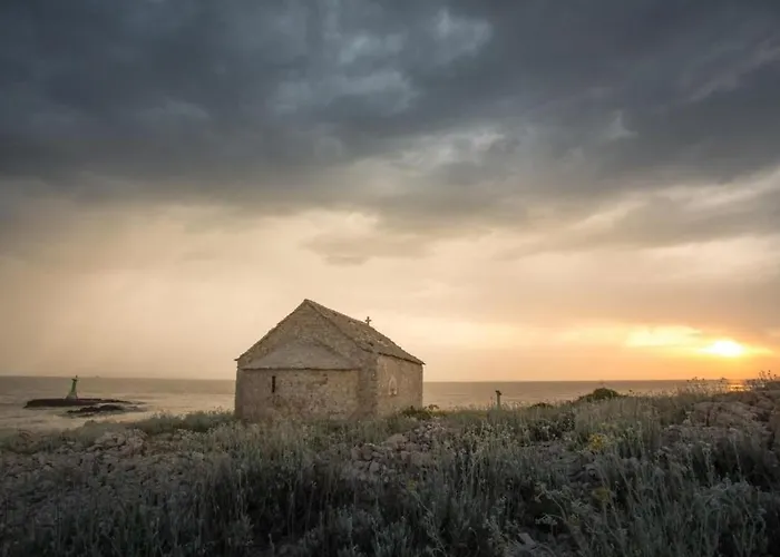 With Heated Swimming Pool 70 Meters From The Beach-bobanac Tatil Evi Ražanj