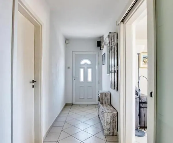 With Heated Swimming Pool 70 Meters From The Beach-bobanac בית נופש Ražanj