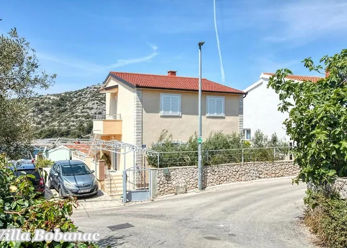 With Heated Swimming Pool 70 Meters From The Beach-bobanac Tatil Evi