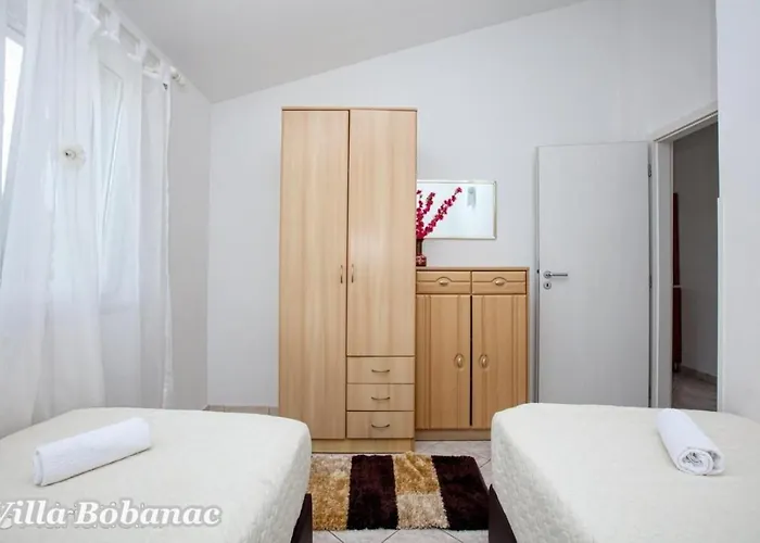 With Heated Swimming Pool 70 Meters From The Beach-bobanac Ražanj