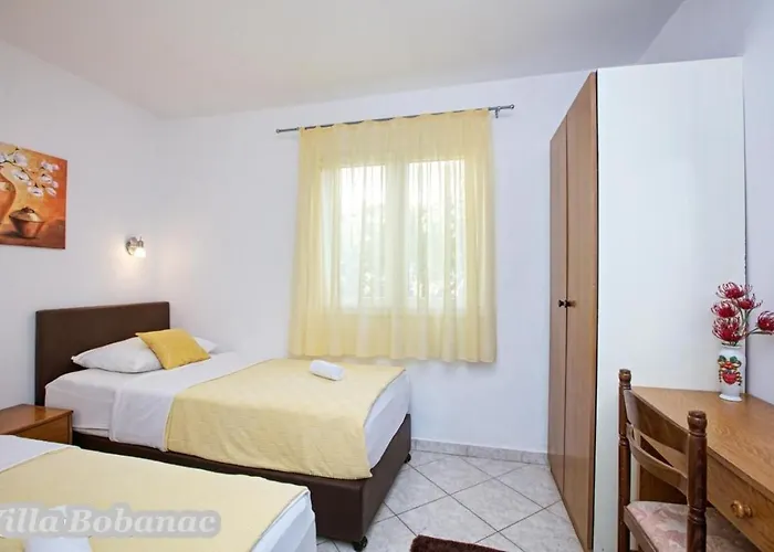 With Heated Swimming Pool 70 Meters From The Beach-bobanac Tatil Evi