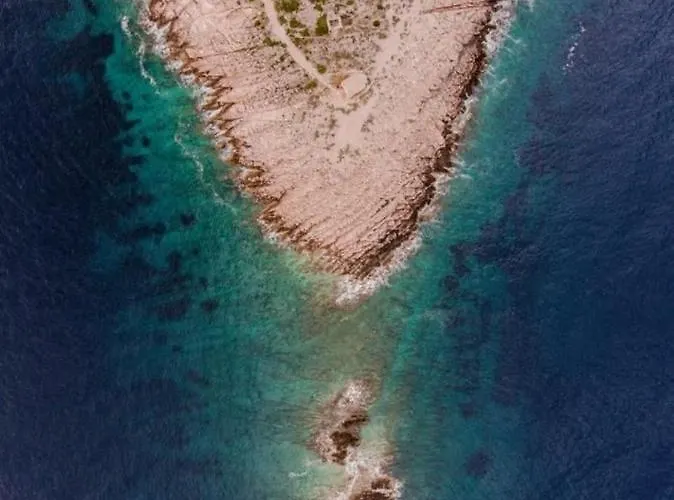 With Heated Swimming Pool 70 Meters From The Beach-bobanac Tatil Evi *