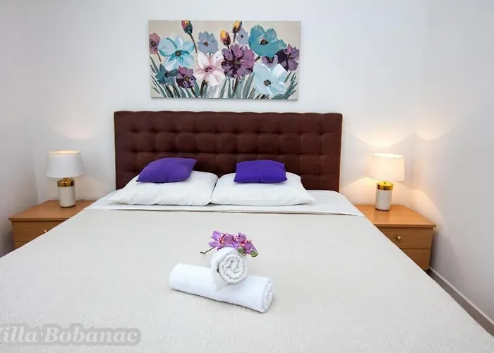 With Heated Swimming Pool 70 Meters From The Beach-bobanac