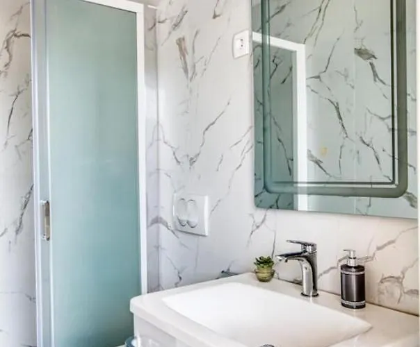 With Heated Swimming Pool 70 Meters From The Beach-bobanac