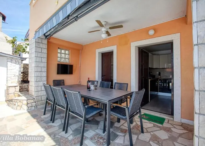 With Heated Swimming Pool 70 Meters From The Beach-bobanac בית נופש