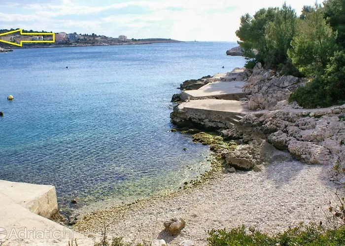 With Heated Swimming Pool 70 Meters From The Beach-bobanac Ražanj