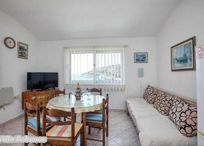 With Heated Swimming Pool 70 Meters From The Beach-bobanac Tatil Evi *