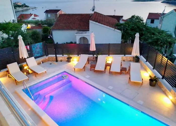 With Heated Swimming Pool 70 Meters From The Beach-bobanac Prázdninový dům Ražanj