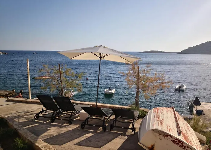 With Heated Swimming Pool 70 Meters From The Beach-bobanac Tatil Evi Ražanj