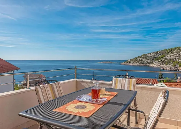 With Heated Swimming Pool 70 Meters From The Beach-bobanac *