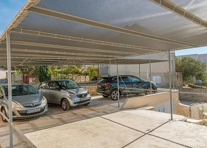 With Heated Swimming Pool 70 Meters From The Beach-bobanac Tatil Evi